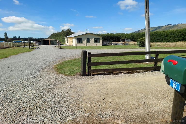 Photo of property in 19 Mount John Road, Waimate, 7977