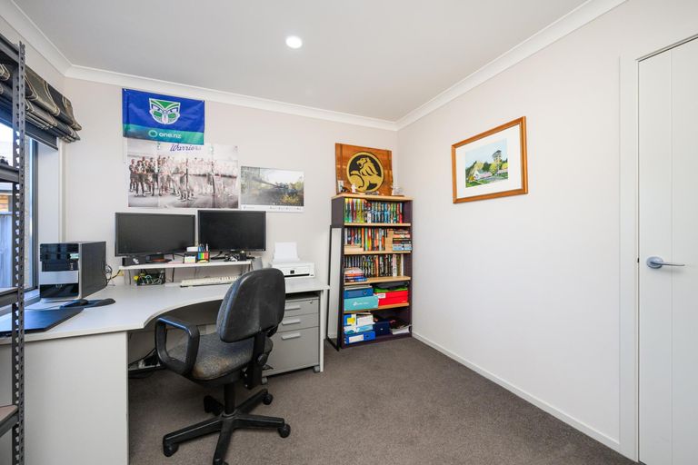 Photo of property in 99 Schnell Drive, Kelvin Grove, Palmerston North, 4414