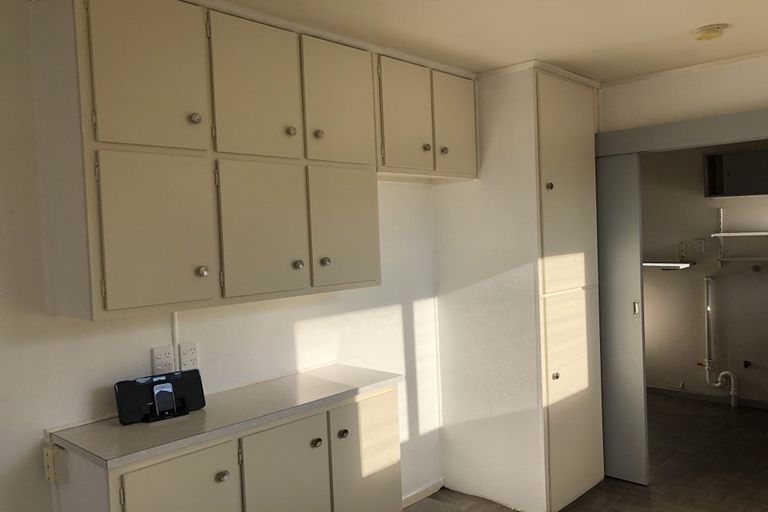 Photo of property in 27 Lisa Rise, Half Moon Bay, Auckland, 2012