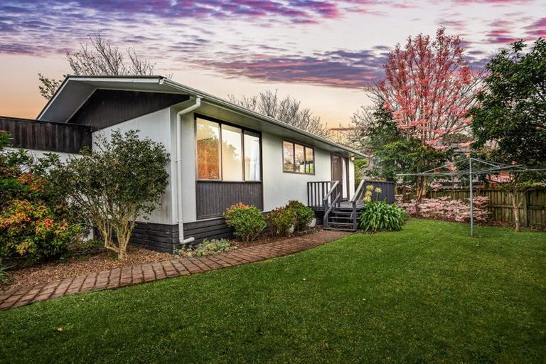 Photo of property in 2/5 Compass Place, Te Atatu Peninsula, Auckland, 0610