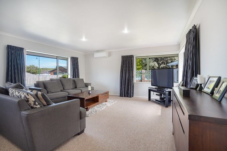 Photo of property in 4 Rothesay Place, Highbury, Palmerston North, 4412