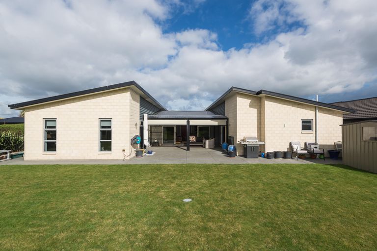 Photo of property in 43 Davaar Crescent, Broomfield, Christchurch, 8042