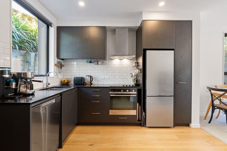 Photo of property in 10 Rua Kai Way, Brooklyn, Wellington, 6021