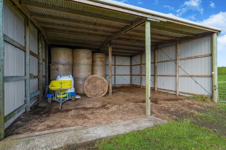 Photo of property in 306 Pungarehu Road, Pungarehu, 4685