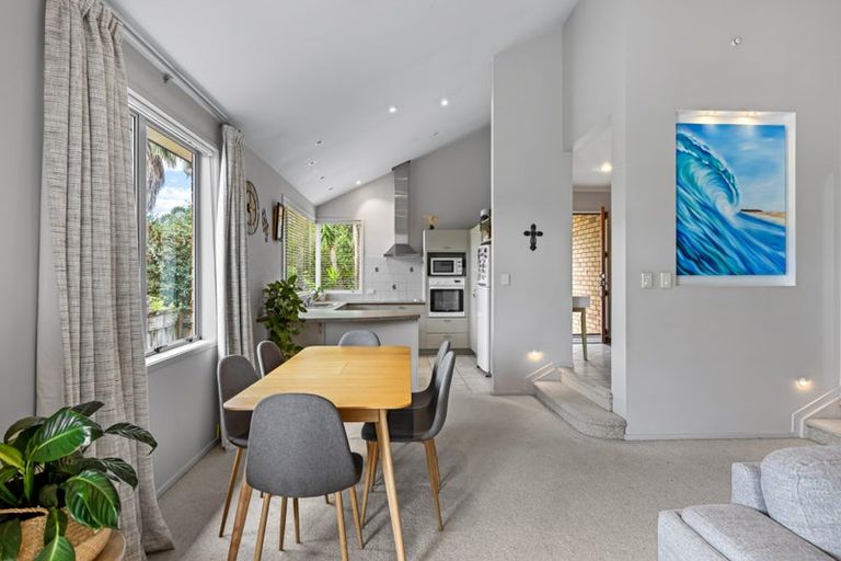 Photo of property in 12 Jelas Road, Red Beach, 0932