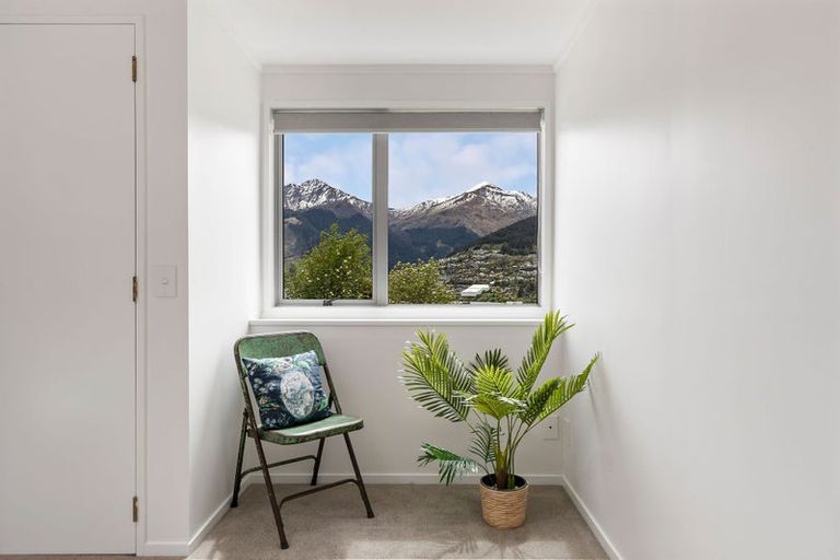 Photo of property in 7 Kelvin Place, Kelvin Heights, Queenstown, 9300