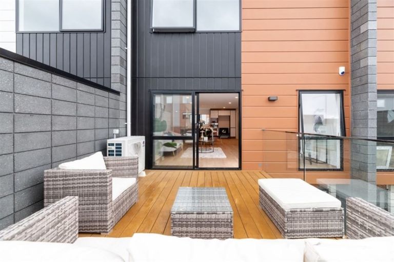 Photo of property in 6 Meritage Lane, Te Atatu South, Auckland, 0610