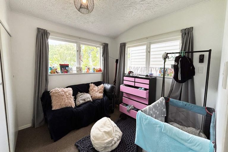 Photo of property in 37 Bird Grove, Stokes Valley, Lower Hutt, 5019