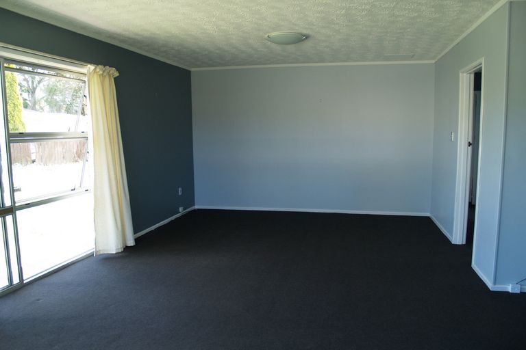 Photo of property in 1/29 Garelja Road, Henderson, Auckland, 0612