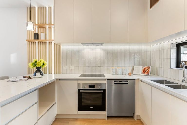 Photo of property in 37 Puihi Crescent, Massey, 0614