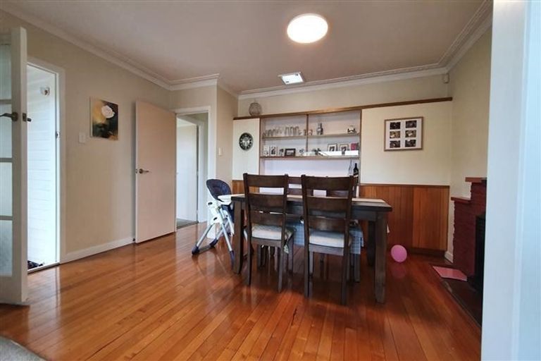 Photo of property in 82 Colwill Road, Massey, Auckland, 0614