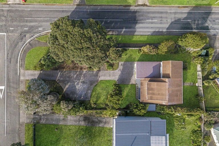 Photo of property in 1 Goldie Place, Waikanae Beach, Waikanae, 5036