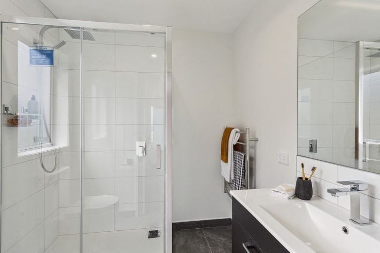 Photo of property in 64 Kakariki Grove, Waikanae, 5036