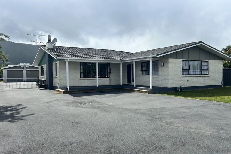 Photo of property in 5 Oriwa Street, Waikanae, 5036