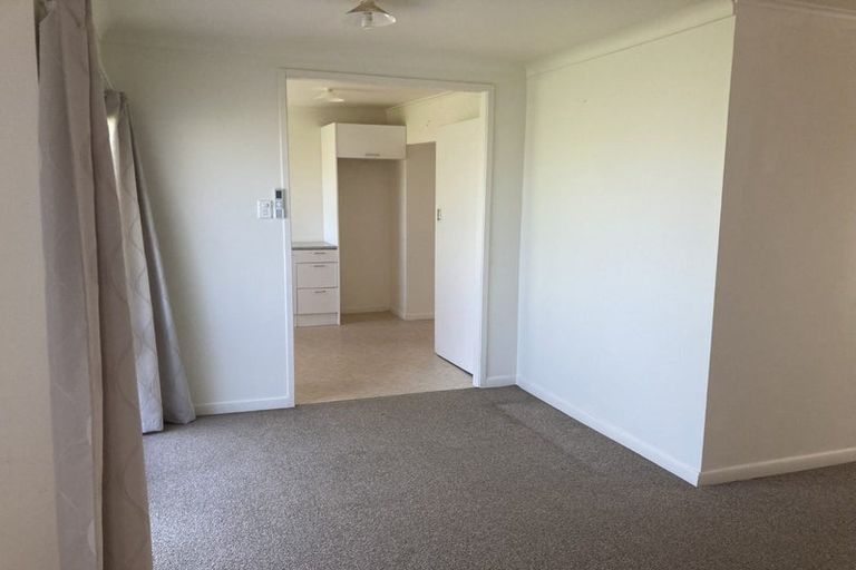 Photo of property in 936 East Coast Road, Northcross, Auckland, 0630