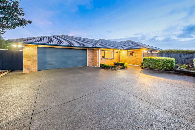 Photo of property in 13 Dunaff Place, Flat Bush, Auckland, 2019