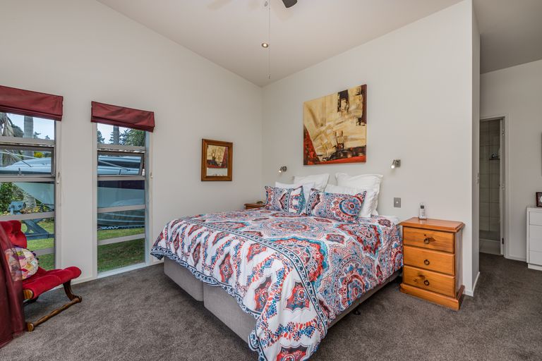 Photo of property in 1 Kotare Heights, Kerikeri, 0230