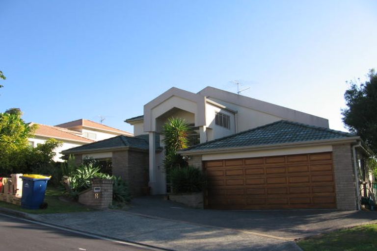 Photo of property in 8 Gretna Green, Browns Bay, Auckland, 0630