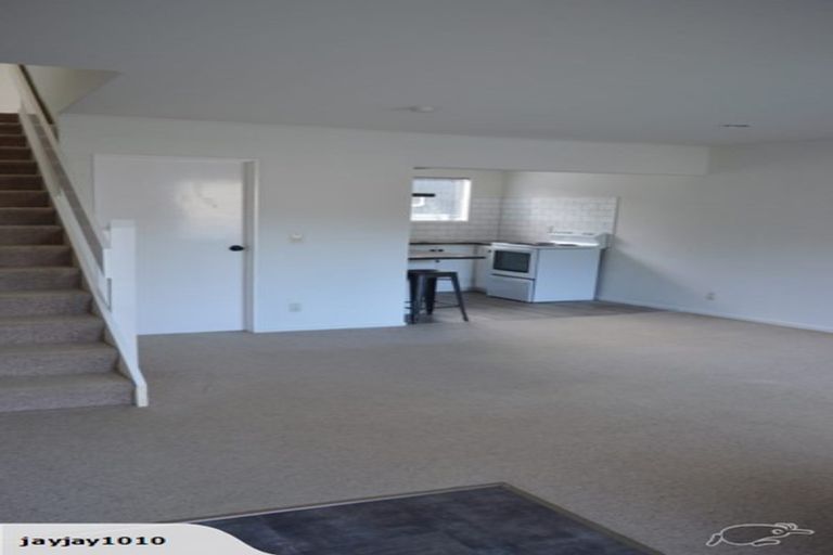 Photo of property in 100f5 Lyall Parade, Lyall Bay, Wellington, 6022
