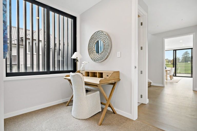 Photo of property in 14 Third Fairway Place, Albany, Auckland, 0632