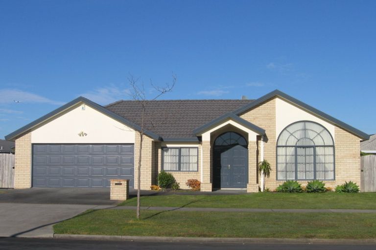 Photo of property in 108 Moyrus Crescent, East Tamaki Heights, Auckland, 2016