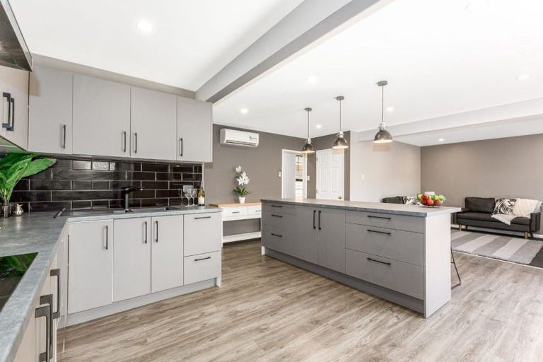 Photo of property in 4 Oxford Crescent, Ebdentown, Upper Hutt, 5018