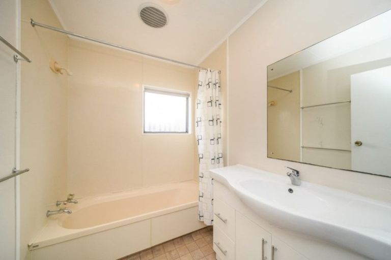 Photo of property in 99 Hillcrest Drive, Kelvin Grove, Palmerston North, 4414