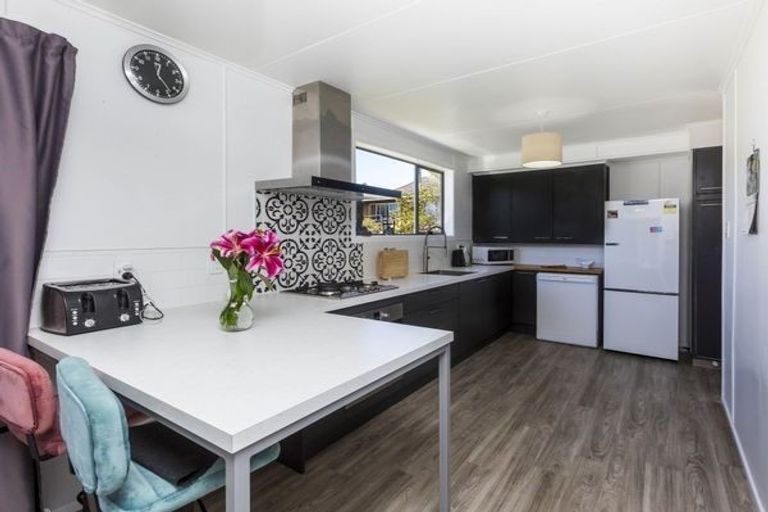 Photo of property in 51 Blueberry Grove, Timberlea, Upper Hutt, 5018