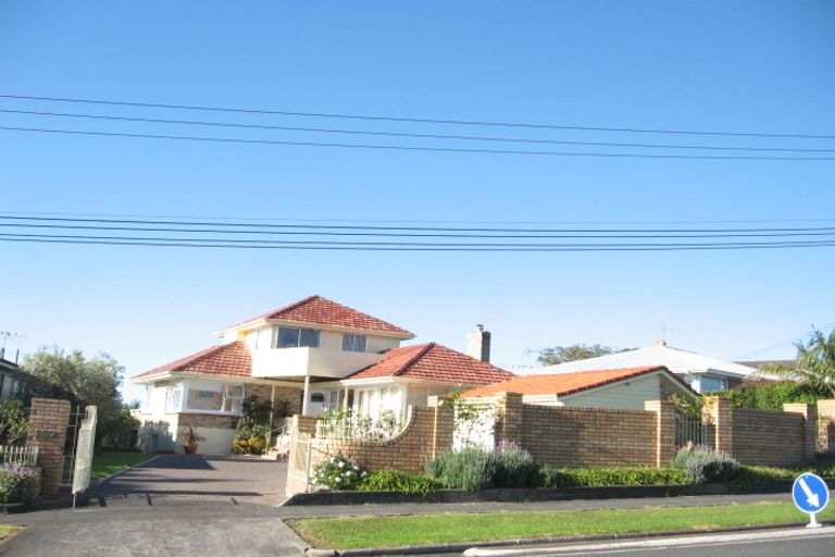 Photo of property in 107 Bleakhouse Road, Mellons Bay, Auckland, 2014