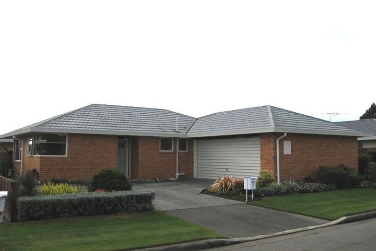 Photo of property in 15 Honeysuckle Place, Northcote, Christchurch, 8052