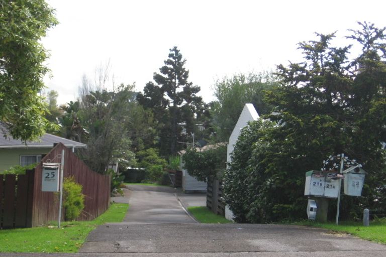 Photo of property in 21 Brunner Road, Glen Eden, Auckland, 0602