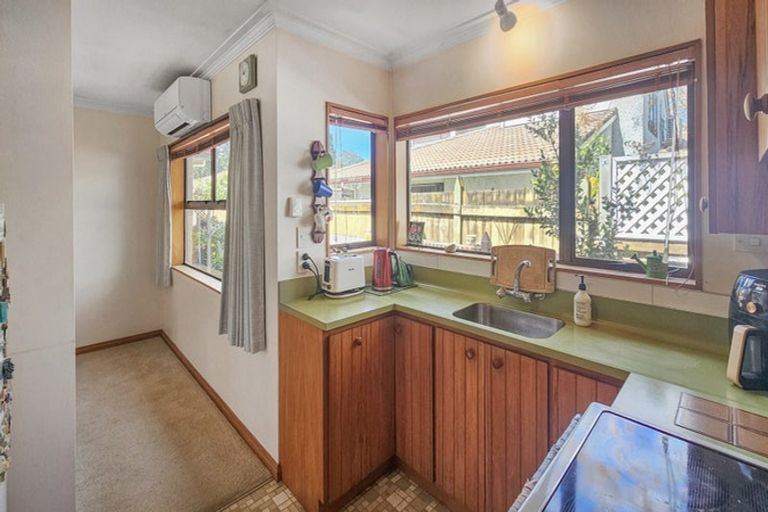 Photo of property in 2/505 Fitzroy Avenue, Hastings, 4122