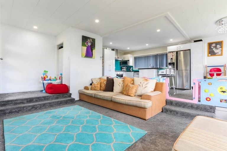 Photo of property in 6 Kopu Place, Clendon Park, Auckland, 2103