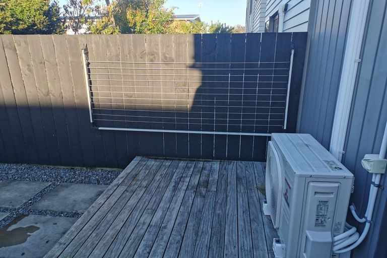 Photo of property in 4/30 West Coast Road, Glen Eden, Auckland, 0602