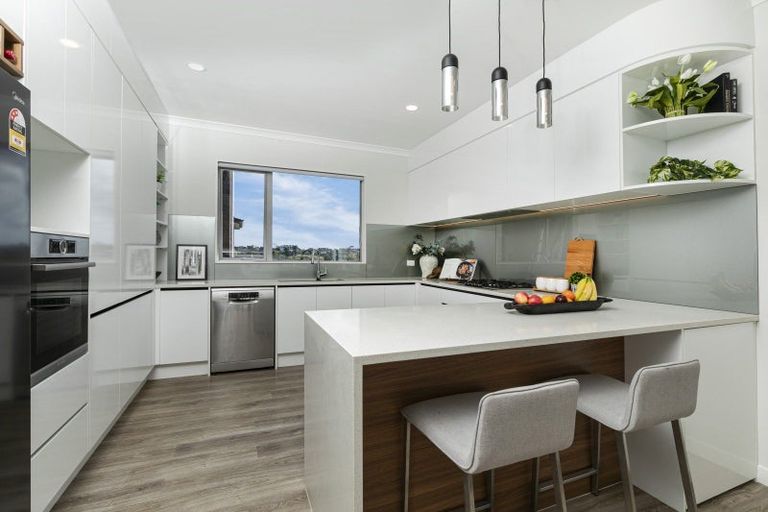 Photo of property in 5 Sunrise Avenue, Murrays Bay, Auckland, 0630