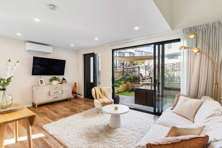 Photo of property in 23 Tokai Place, Glen Eden, Auckland, 0602