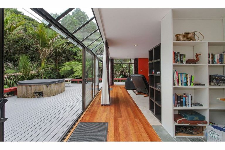 Photo of property in 74 Roberts Road, Glenfield, Auckland, 0629