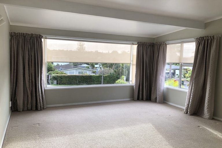 Photo of property in 54 Newhaven Terrace, Mairangi Bay, Auckland, 0630