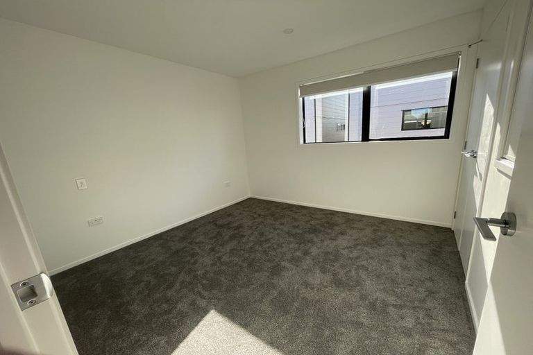 Photo of property in 8/19 Karamu Street, Te Atatu Peninsula, Auckland, 0610
