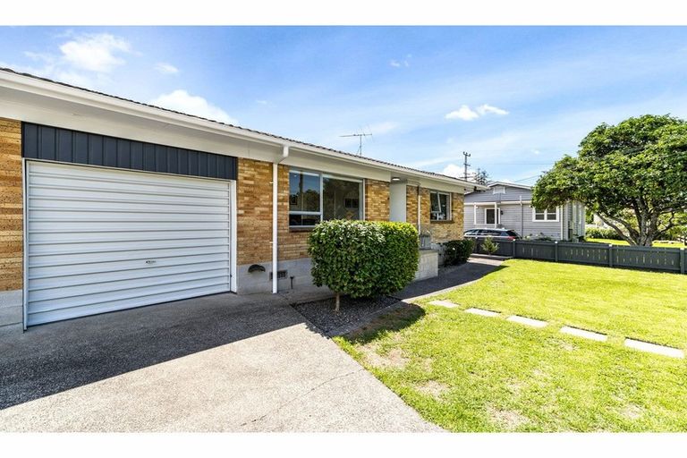 Photo of property in 1b Karaka Street, New Lynn, Auckland, 0600