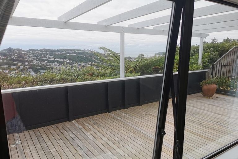 Photo of property in 15 Inverell Way, Seatoun, Wellington, 6022