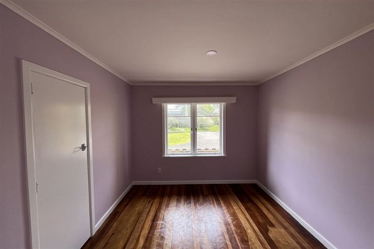 Photo of property in 2a/2 Matipo Road, Te Atatu Peninsula, Auckland, 0610