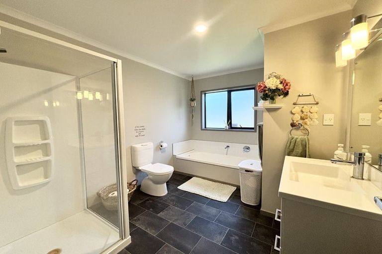 Photo of property in 35 Percy Kinsman Crescent, Riverstone Terraces, Upper Hutt, 5018