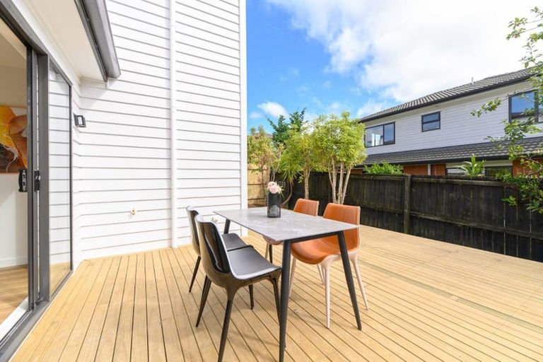 Photo of property in 15d Koromiko Street, New Lynn, Auckland, 0600