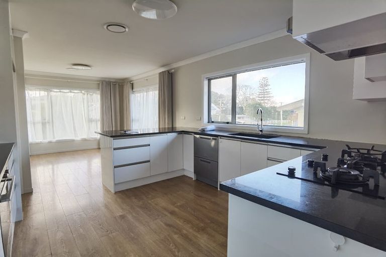 Photo of property in 194 Bleakhouse Road, Mellons Bay, Auckland, 2014