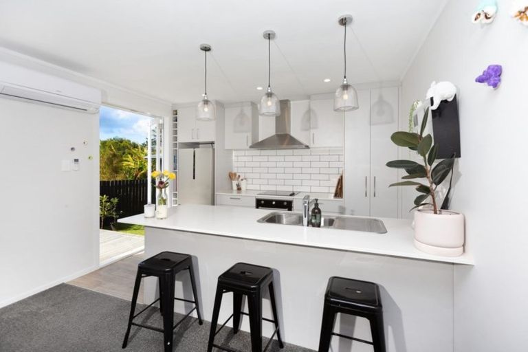 Photo of property in 99 Hobsonville Road, West Harbour, Auckland, 0618