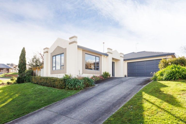 Photo of property in 6 Jordan Way, Kelvin Grove, Palmerston North, 4414