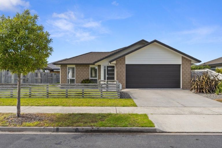 Photo of property in 32 Harding Drive, Papamoa Beach, Papamoa, 3118
