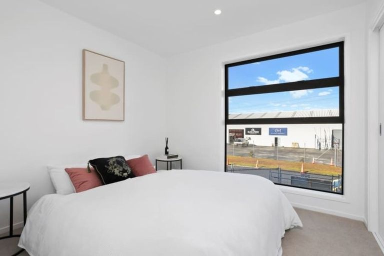 Photo of property in 152b Mcleod Road, Te Atatu South, Auckland, 0610