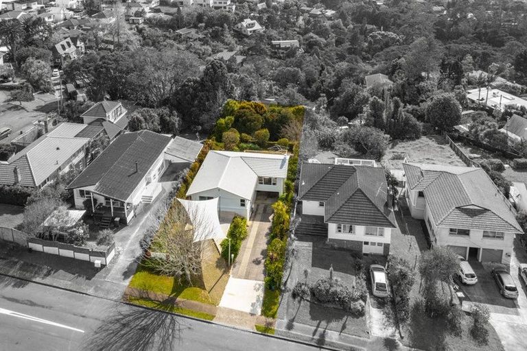 Photo of property in 6 Monarch Avenue, Hillcrest, Auckland, 0627